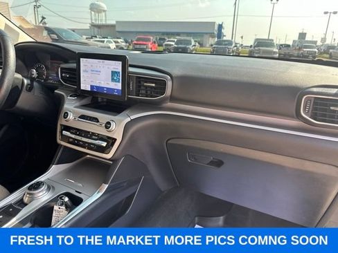 Used 2022 Ford Explorer XLT w/ Equipment Group 202A AWD/4WD image 11