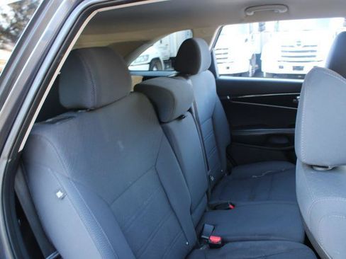 Used 2019 Kia Sorento FWD image 11