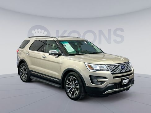 Used 2017 Ford Explorer Platinum image 10