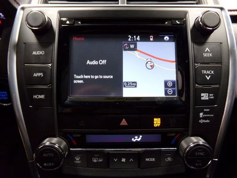 Used 2015 Toyota Camry XSE image 18