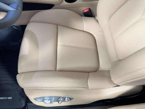 Used 2026 Porsche Macan image 14