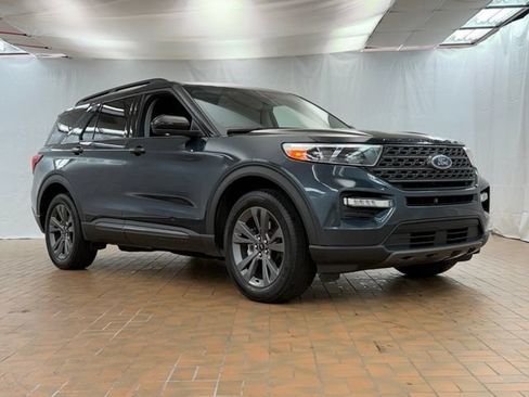 Certified 2024 Ford Explorer XLT w/ Equipment Group 202A AWD/4WD image 1
