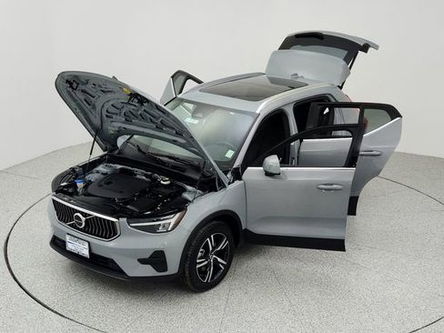 Certified 2025 Volvo XC40 B5 Core image 33