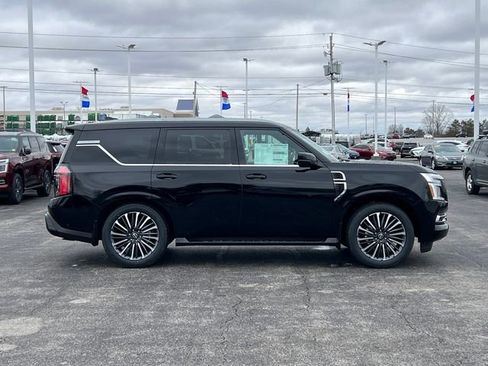 New 2025 Nissan Armada Platinum Reserve image 4
