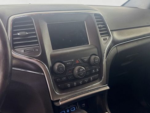 Used 2018 Jeep Grand Cherokee Limited AWD/4WD image 17