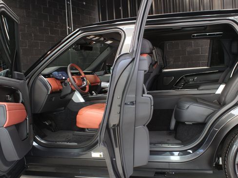 Used 2024 Land Rover Range Rover SV AWD/4WD image 26