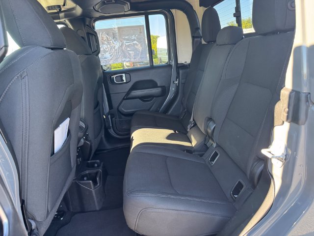 Certified 2023 Jeep Gladiator Overland AWD/4WD image 19