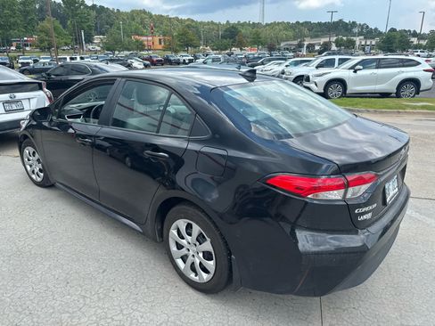 Used 2025 Toyota Corolla LE FWD image 3