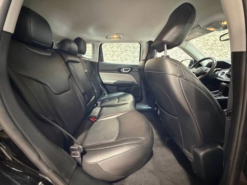 Used 2022 Jeep Compass Limited AWD/4WD image 11