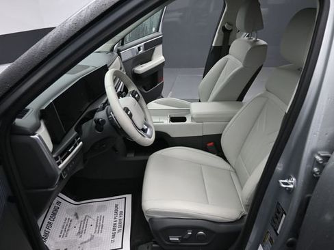 Used 2025 Hyundai Santa Fe SEL AWD/4WD image 14