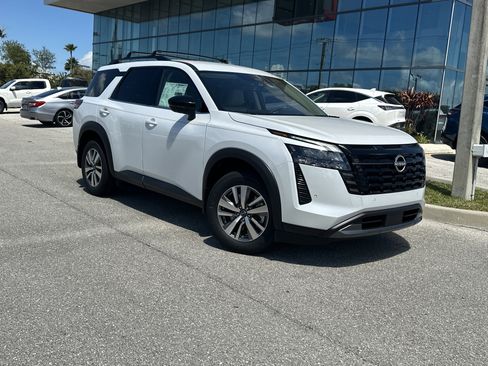 New 2026 Nissan Pathfinder SL FWD image 2