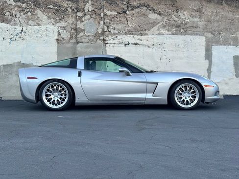 Used 2007 Chevrolet Corvette Coupe w/ Preferred Equipment Group RWD image 3