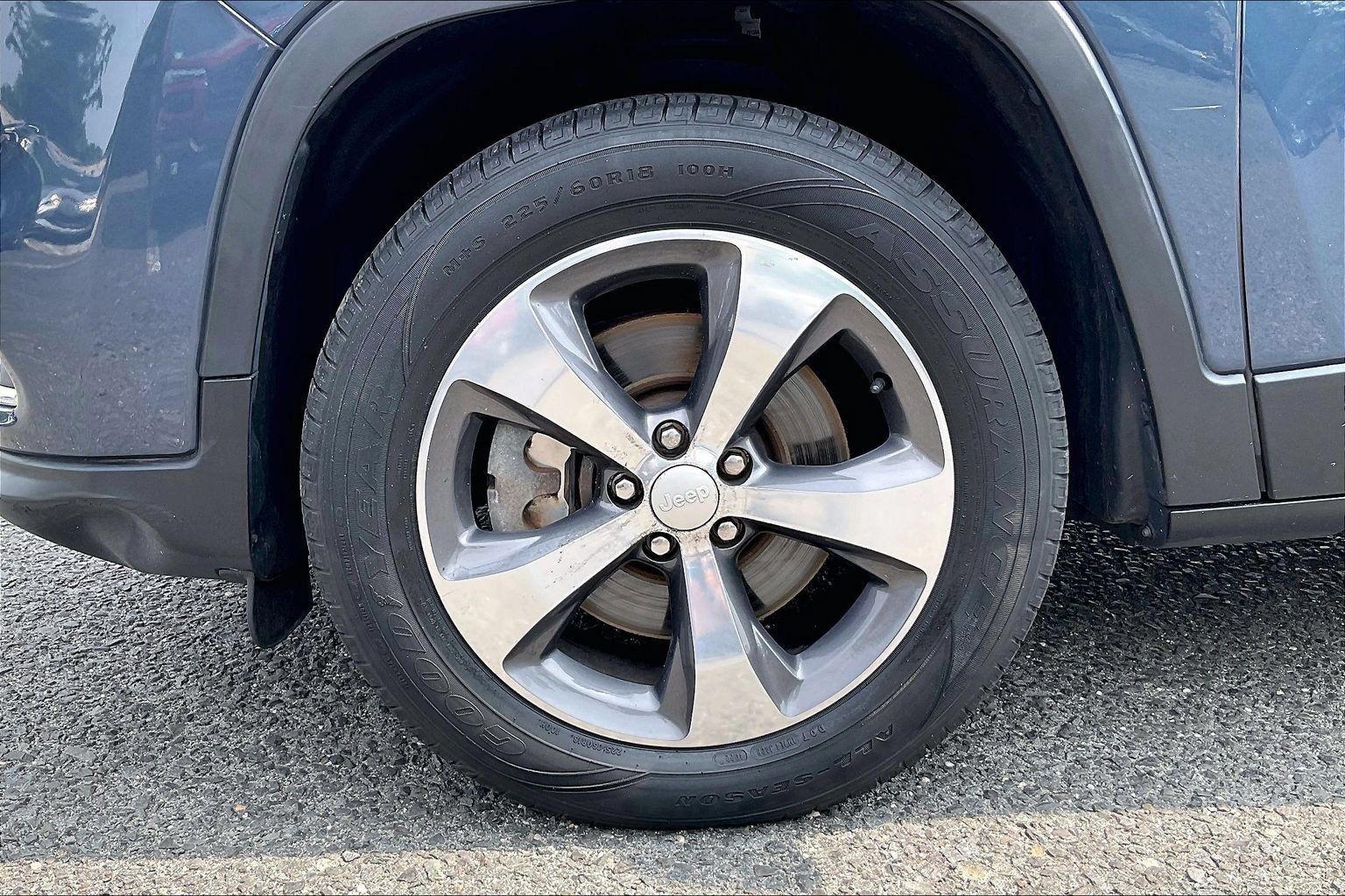 Used 2019 Jeep Cherokee Limited AWD/4WD image 11
