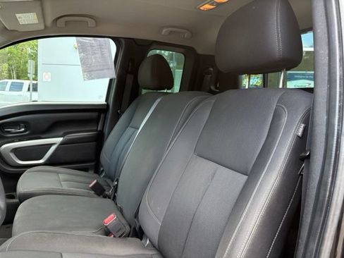 Used 2018 Nissan Titan SV AWD/4WD image 12