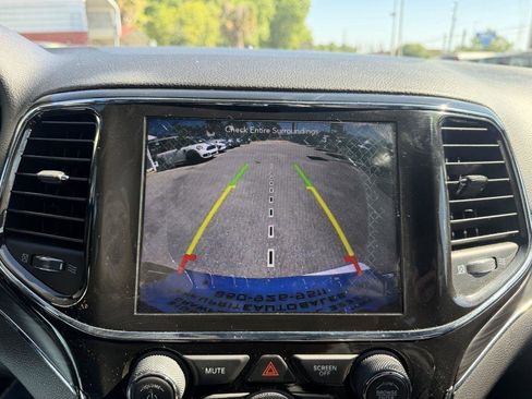 Used 2019 Jeep Grand Cherokee Limited RWD image 16