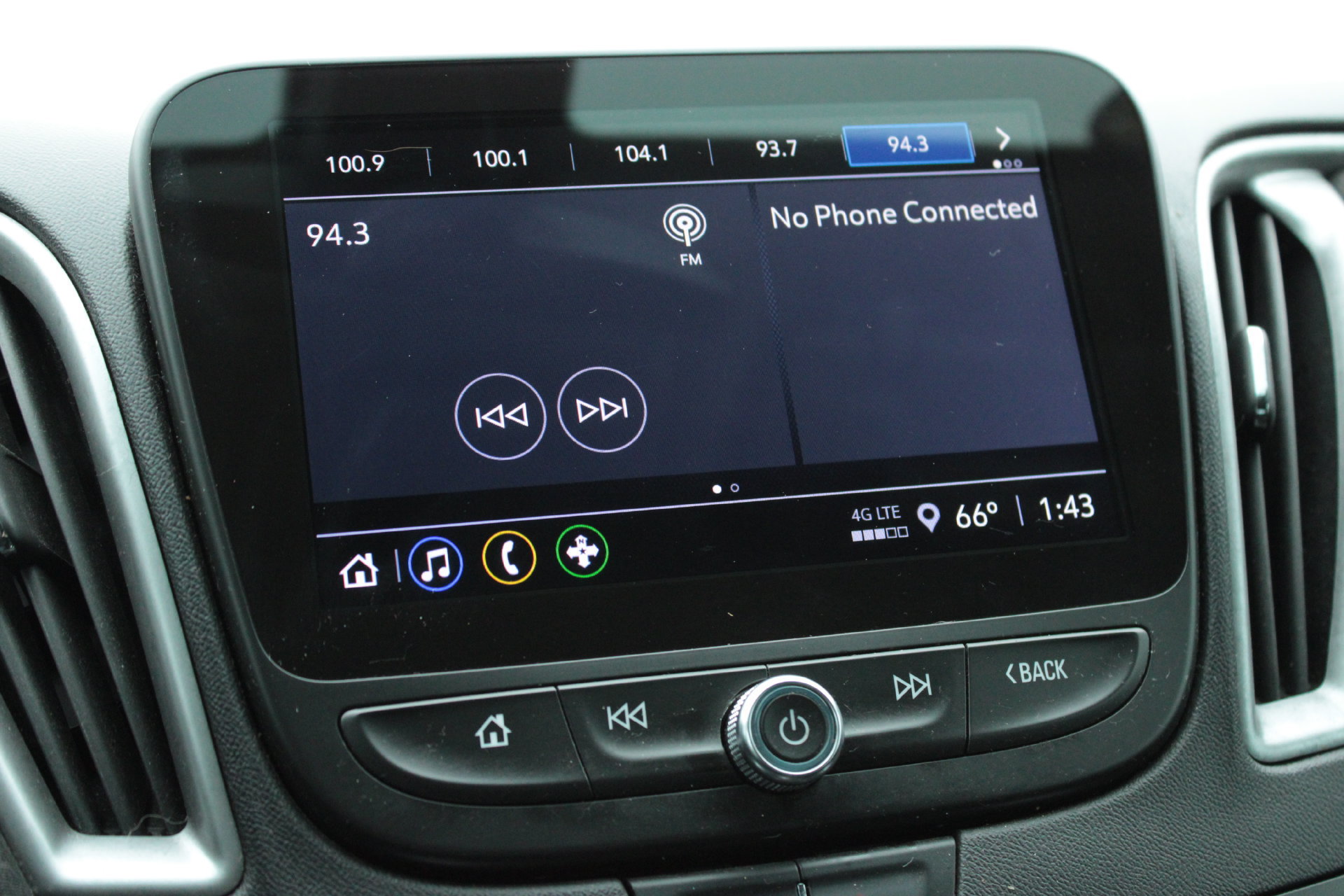 Used 2021 Chevrolet Malibu LS FWD image 37