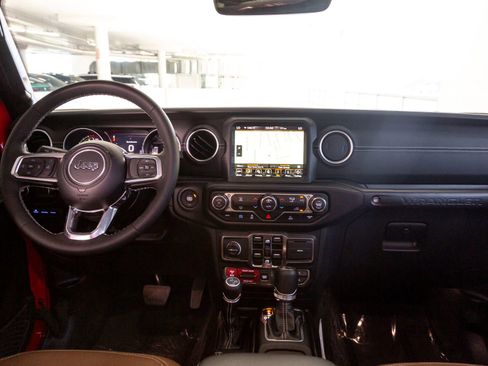 Used 2023 Jeep Wrangler Unlimited Rubicon 4xe image 12