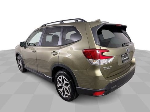 Used 2023 Subaru Forester Premium image 6