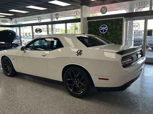 Used 2019 Dodge Challenger R/T w/ Driver Convenience Group RWD image 3