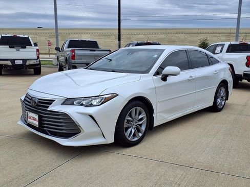 Used 2019 Toyota Avalon XLE image 4