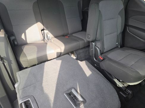 Used 2023 Chevrolet Traverse LT FWD image 9