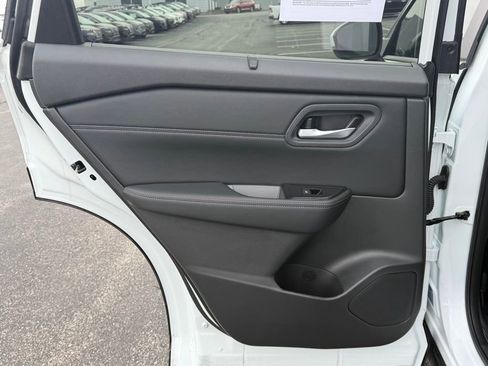 Used 2026 Nissan Rogue SV w/ SV Premium Package image 16