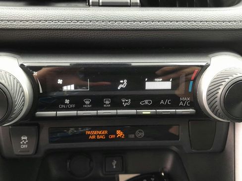 Used 2020 Toyota RAV4 LE image 26