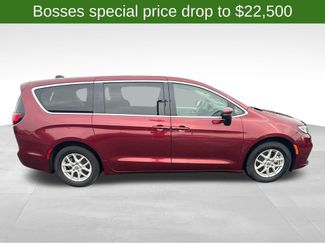 Used 2023 Chrysler Pacifica Touring-L FWD video 2