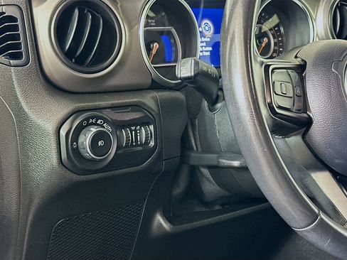 Used 2019 Jeep Wrangler Unlimited Sport S image 16