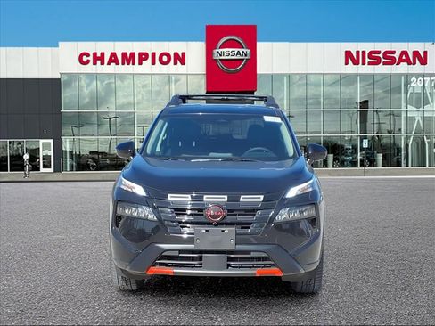 Used 2025 Nissan Rogue SV image 2