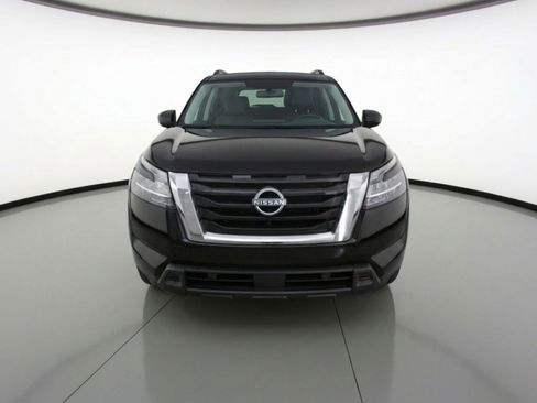 Used 2025 Nissan Pathfinder SV image 2