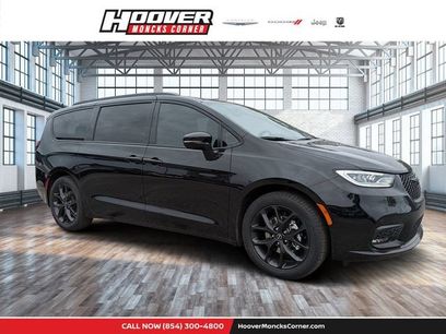 New 2026 Chrysler Pacifica Select w/ S Appearance Package