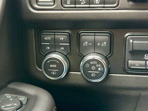 Used 2023 GMC Yukon AT4 w/ AT4 Premium Plus Package AWD/4WD image 25