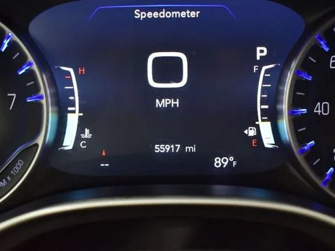 Used 2024 Chrysler Pacifica Touring-L FWD image 28