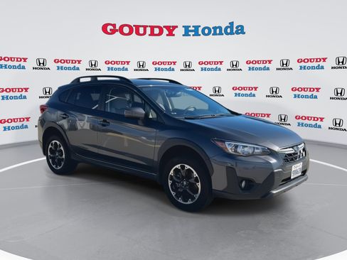 Used 2023 Subaru Crosstrek 2.0i Premium image 2
