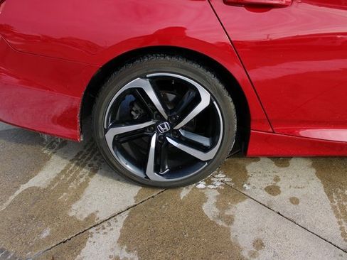 Used 2018 Honda Accord Sport image 9
