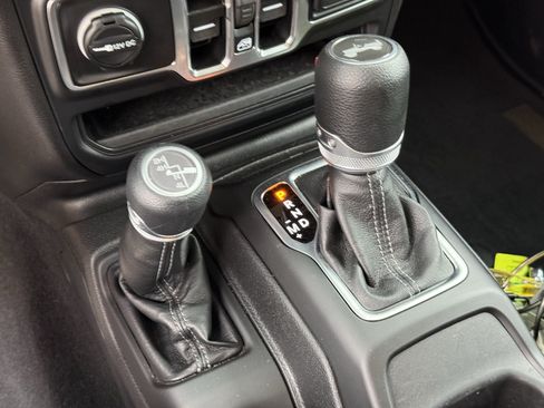 Used 2025 Jeep Wrangler Unlimited Sahara AWD/4WD image 24