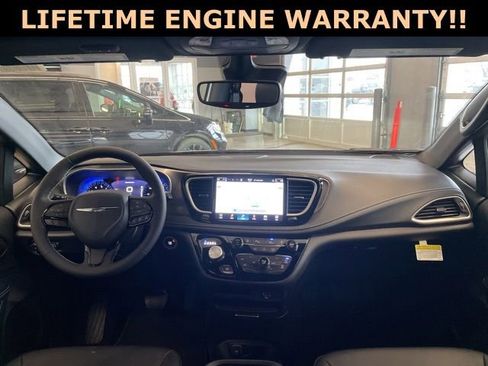 New 2026 Chrysler Pacifica Select w/ S Appearance Package AWD/4WD image 25
