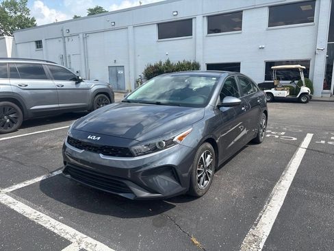 Used 2022 Kia Forte LXS FWD image 2