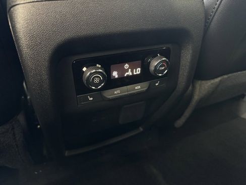 New 2026 Chevrolet Traverse High Country image 8