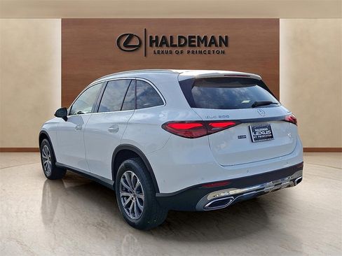 Used 2023 Mercedes-Benz GLC 300 4MATIC image 4