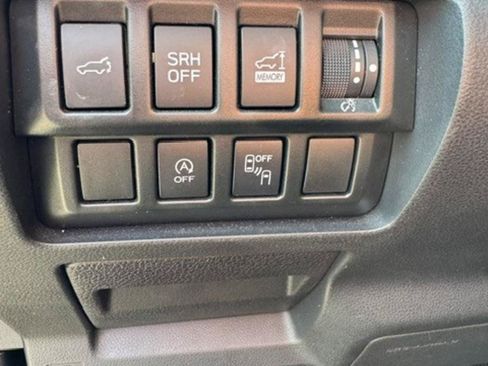 Used 2023 Subaru Forester Premium AWD/4WD image 8
