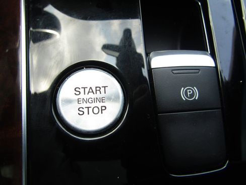 Used 2016 Audi A8 L 4.0T w/ Driver Assistance Package image 27