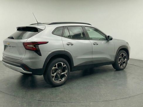 Used 2025 Chevrolet Trax LT image 9