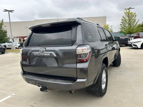 Used 2020 Toyota 4Runner SR5 Premium w/ Moonroof Package RWD image 4