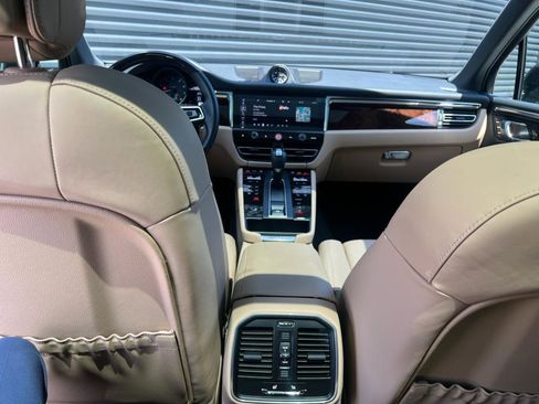 Certified 2025 Porsche Macan image 26