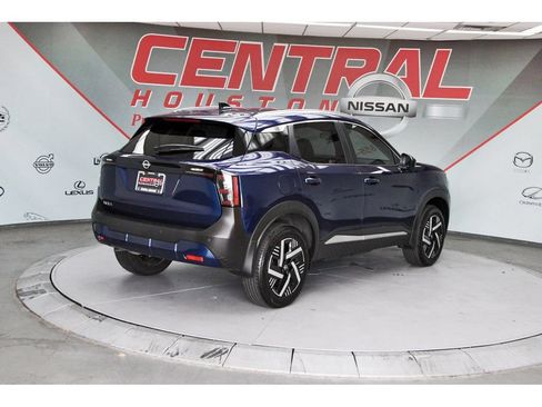 Used 2026 Nissan Kicks SV FWD image 4