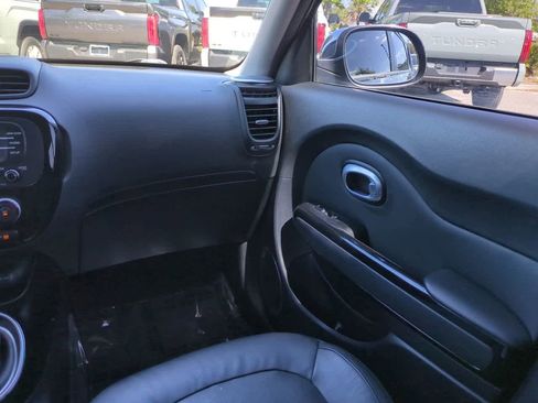 Used 2016 Kia Soul ! FWD image 16