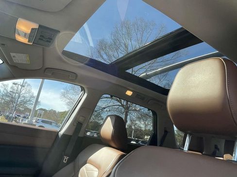 Used 2024 Nissan Pathfinder Platinum image 16