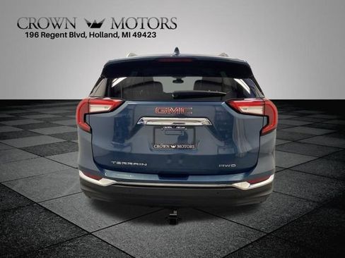 Used 2024 GMC Terrain SLT w/ LPO, Floor Liner Package AWD/4WD image 5
